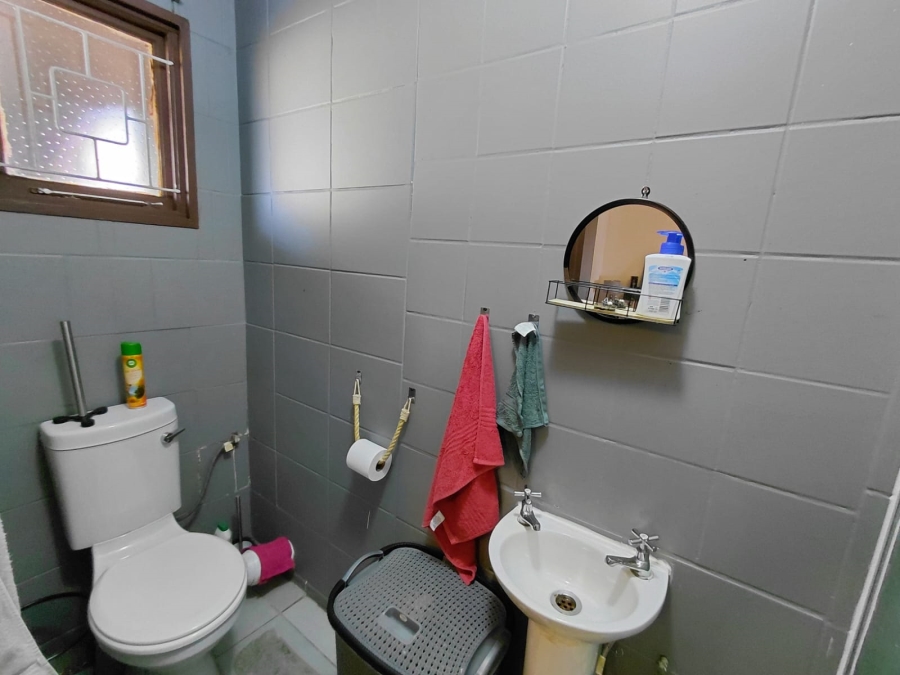 5 Bedroom Property for Sale in C Place Eastern Cape